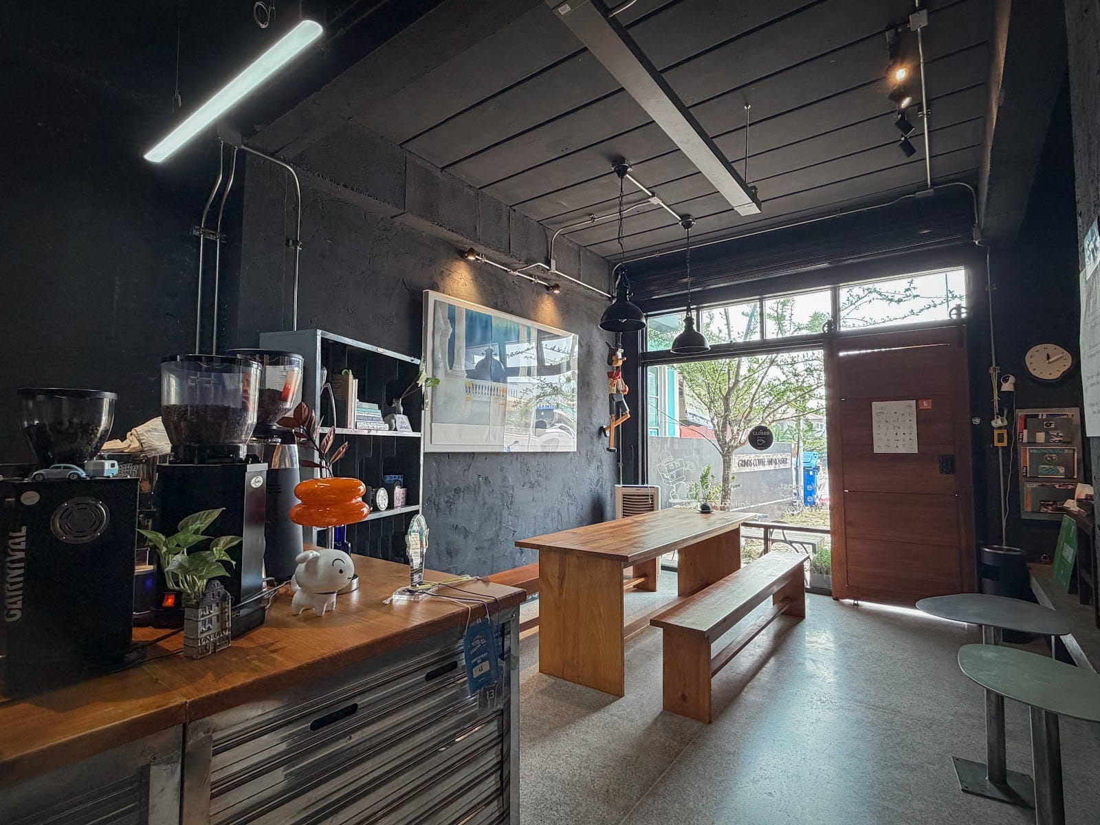grinds coffee and roaster