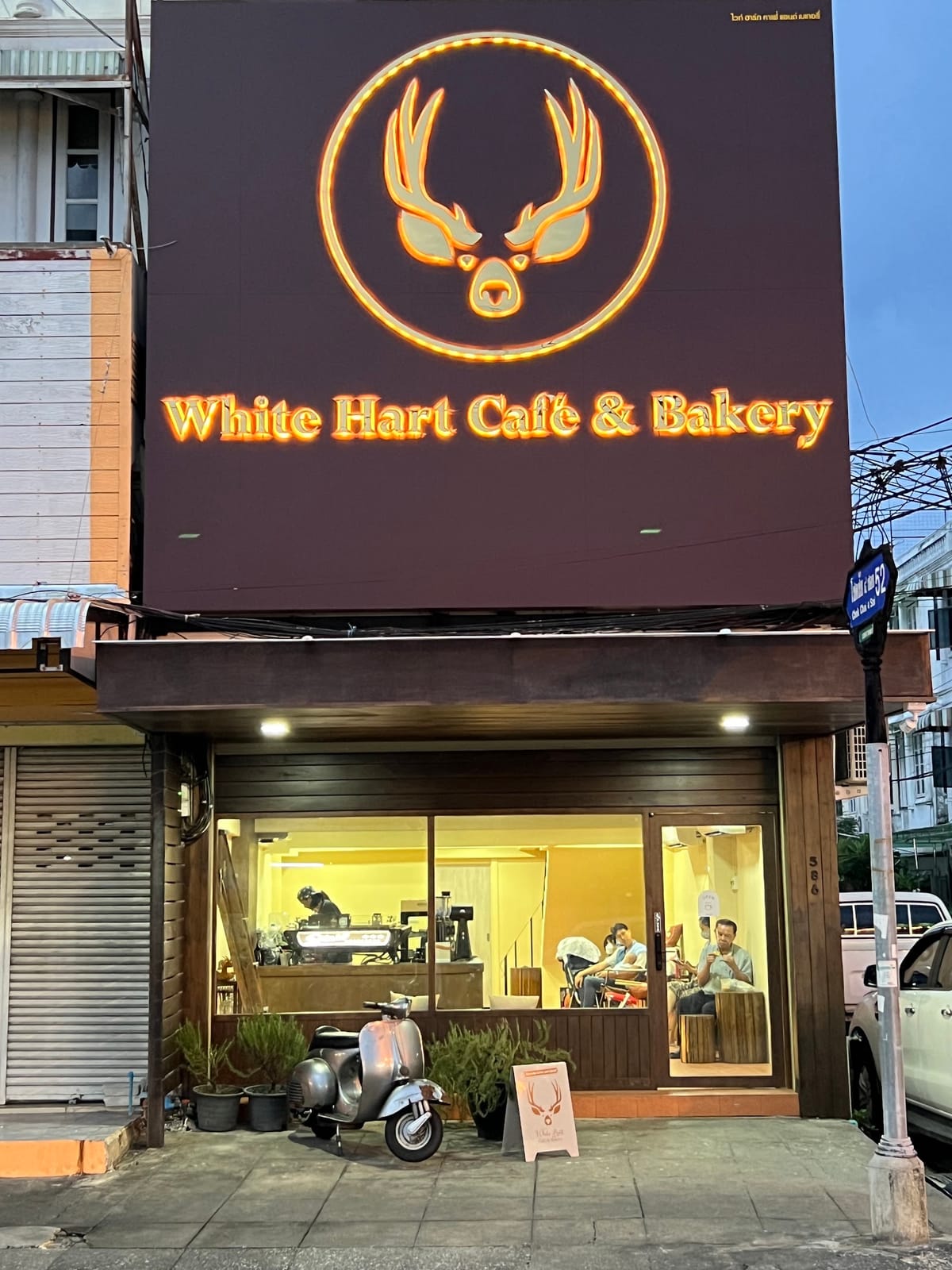 White Hart Café & Bakery
