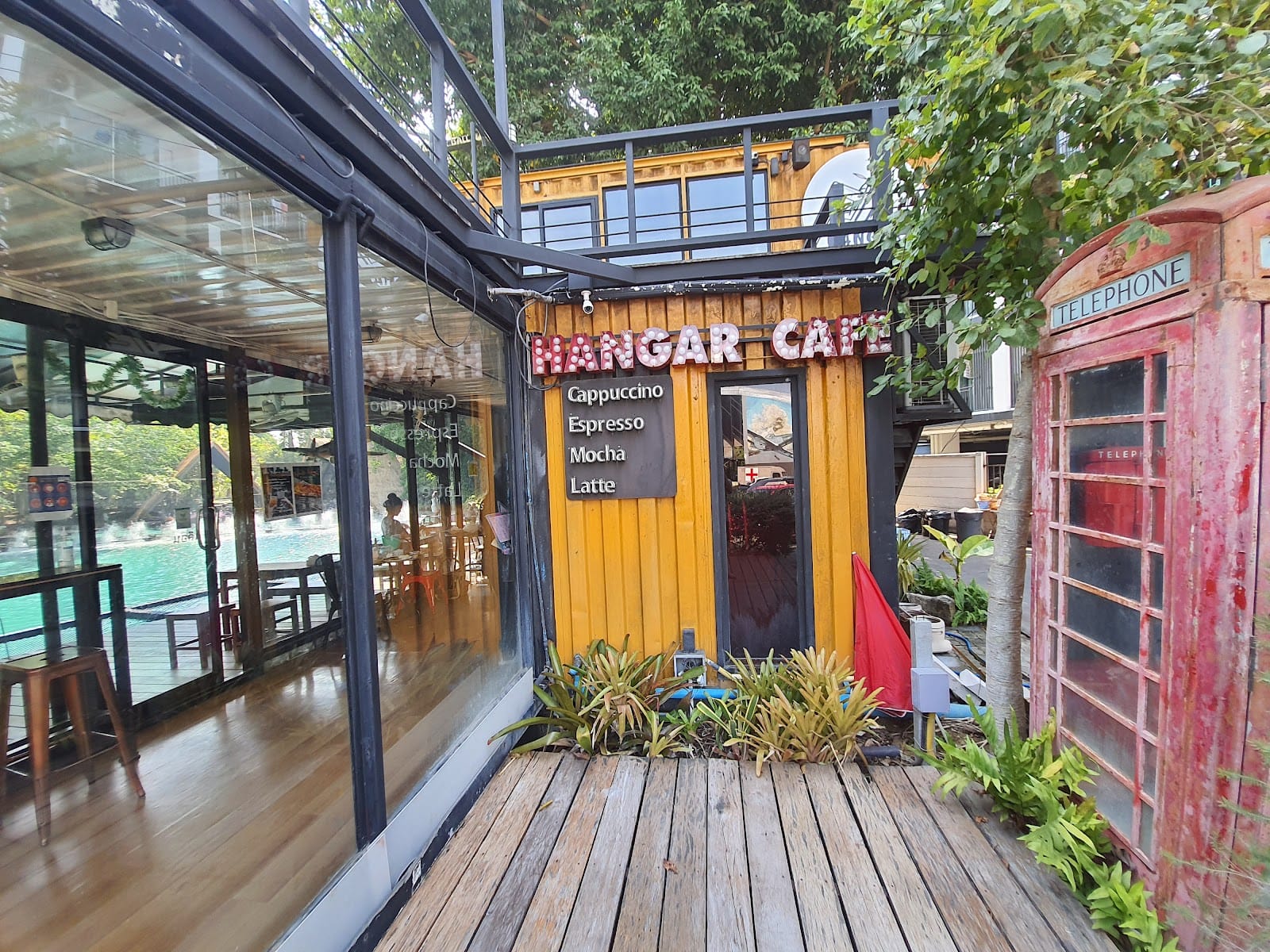 Hangar Cafe' (แฮงก้าคาเฟ่)