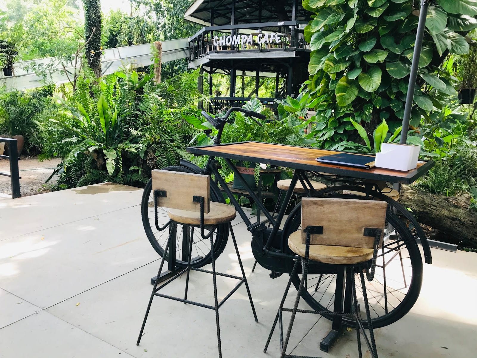 Chompa Café