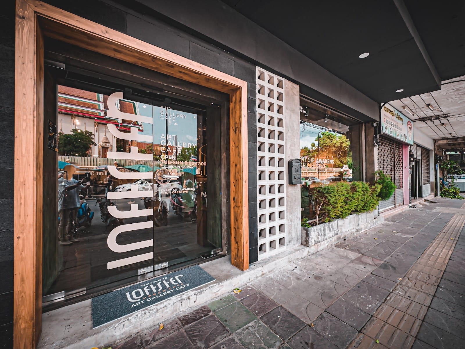 Loftster : Art Gallery Café (ลอฟท์สเตอ)