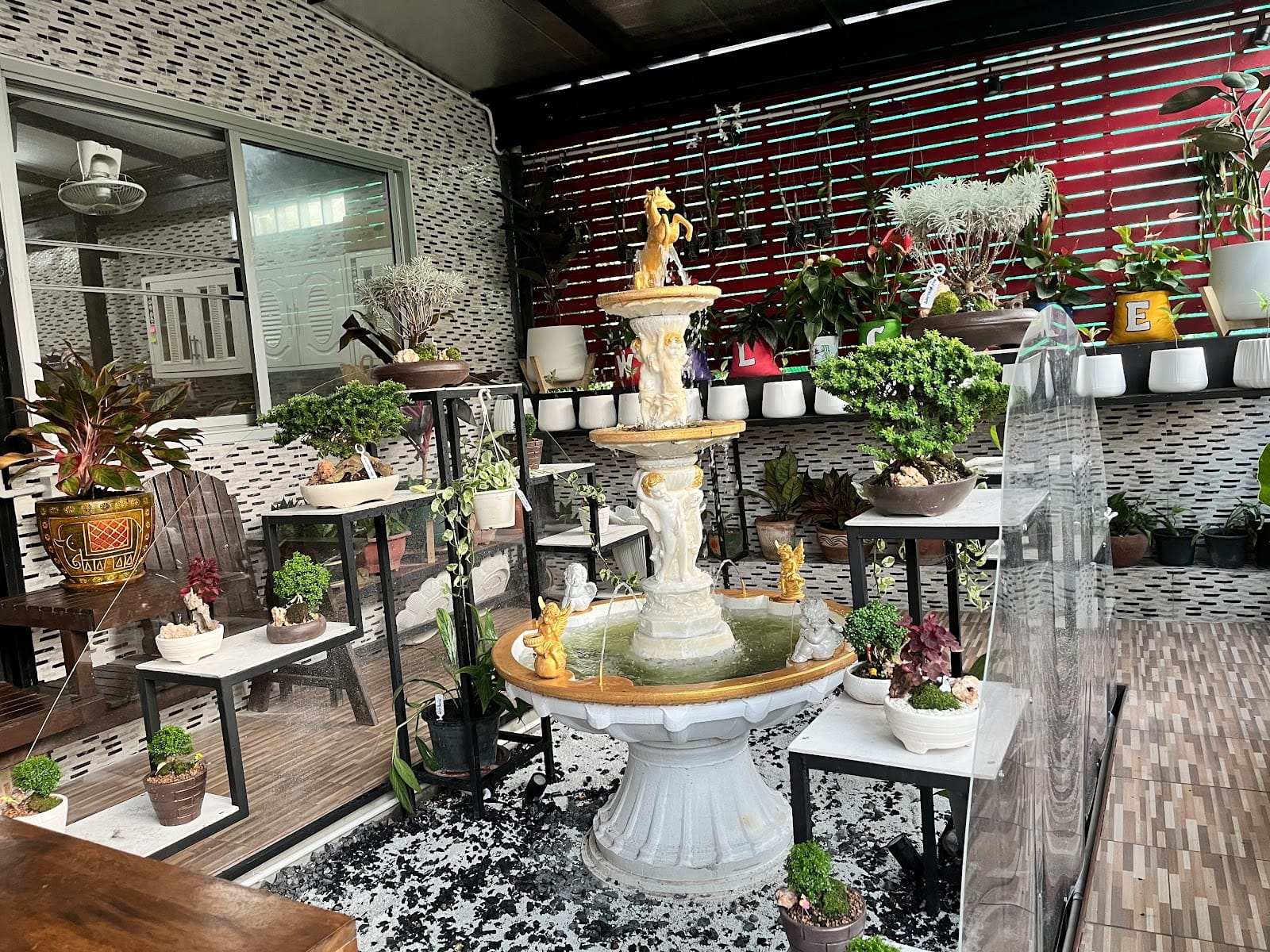 TJ Cafe' And Restaurant