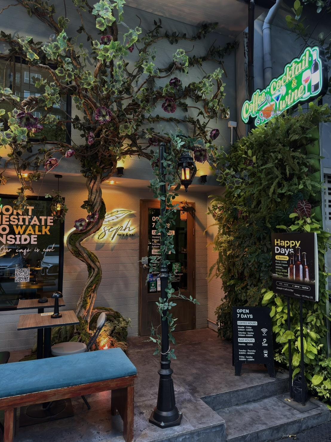 Joseph Café & Bar