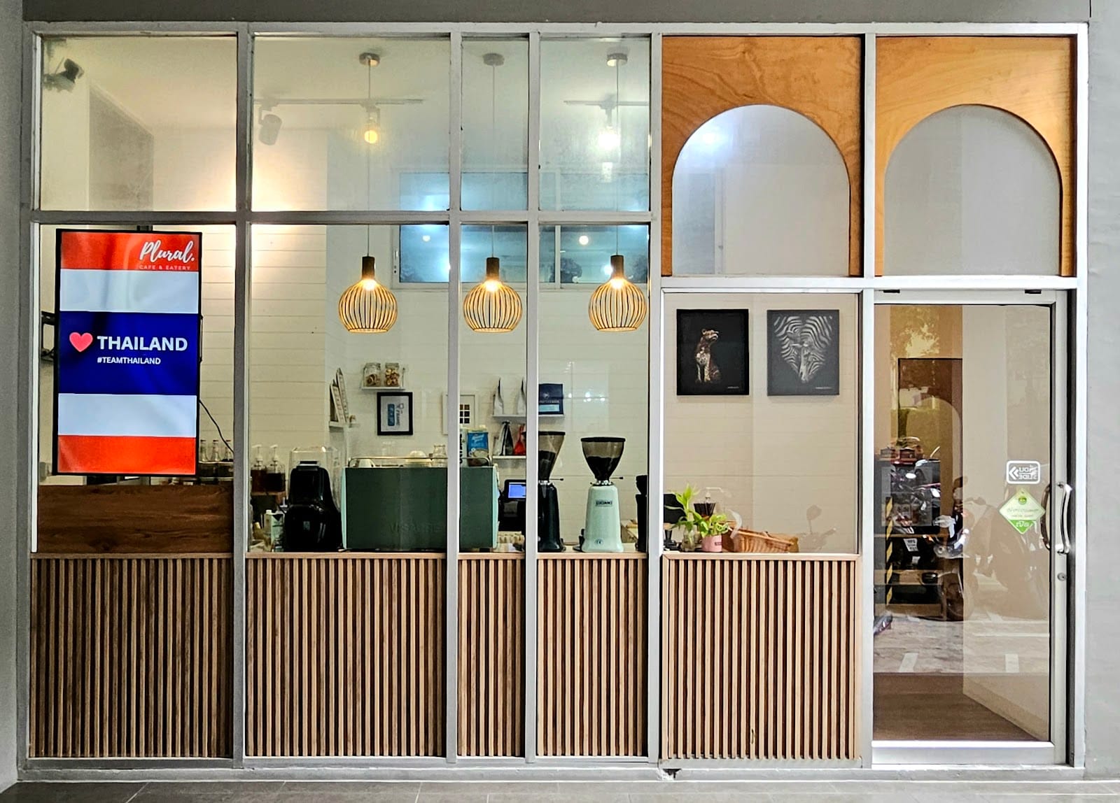 Plural Coffee & Eatery - ตลาดพลู