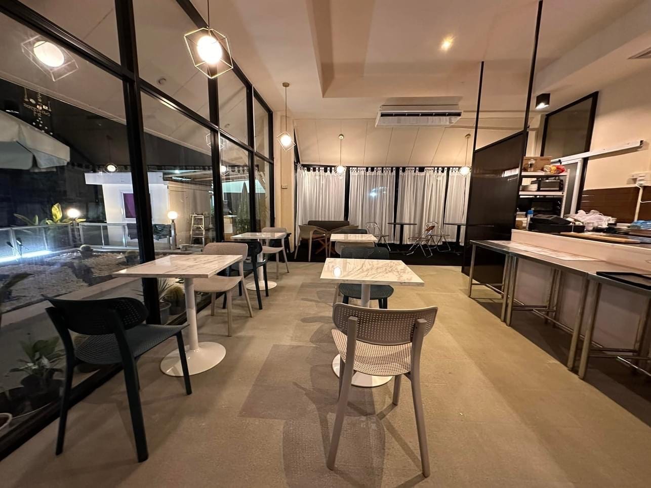 R space cafe & eatery