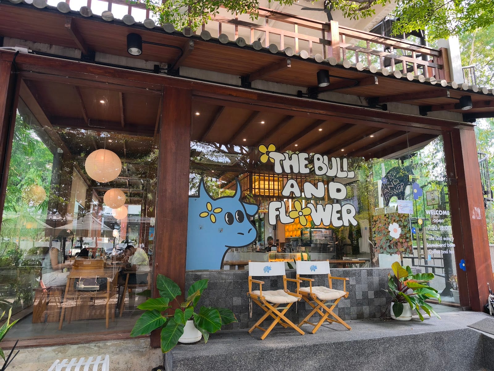 The bull and flower cafe and eatery