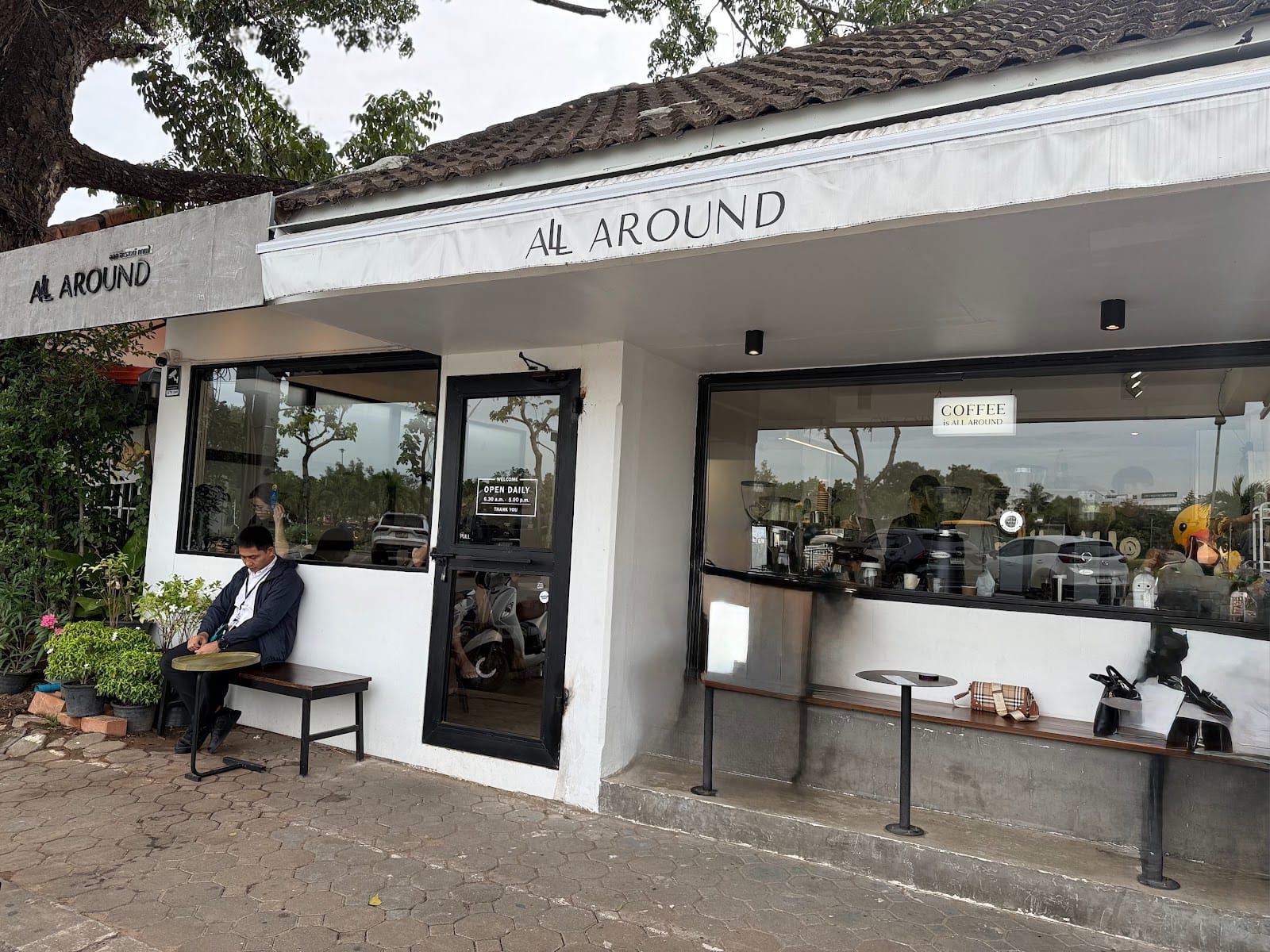 ALL Around Cafe Udon