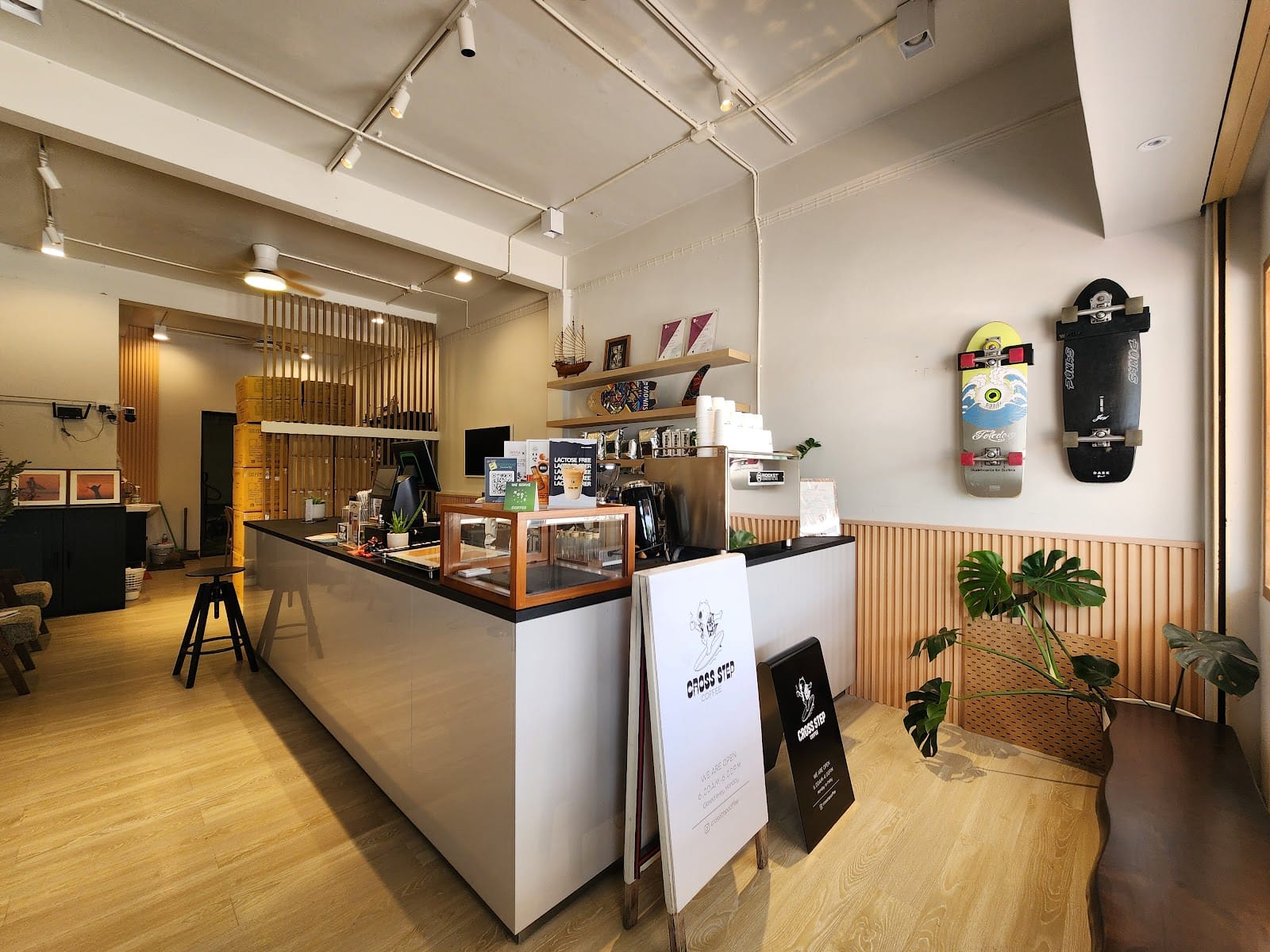 Cross Step Coffee - Thonglor (by Nel Mare)
