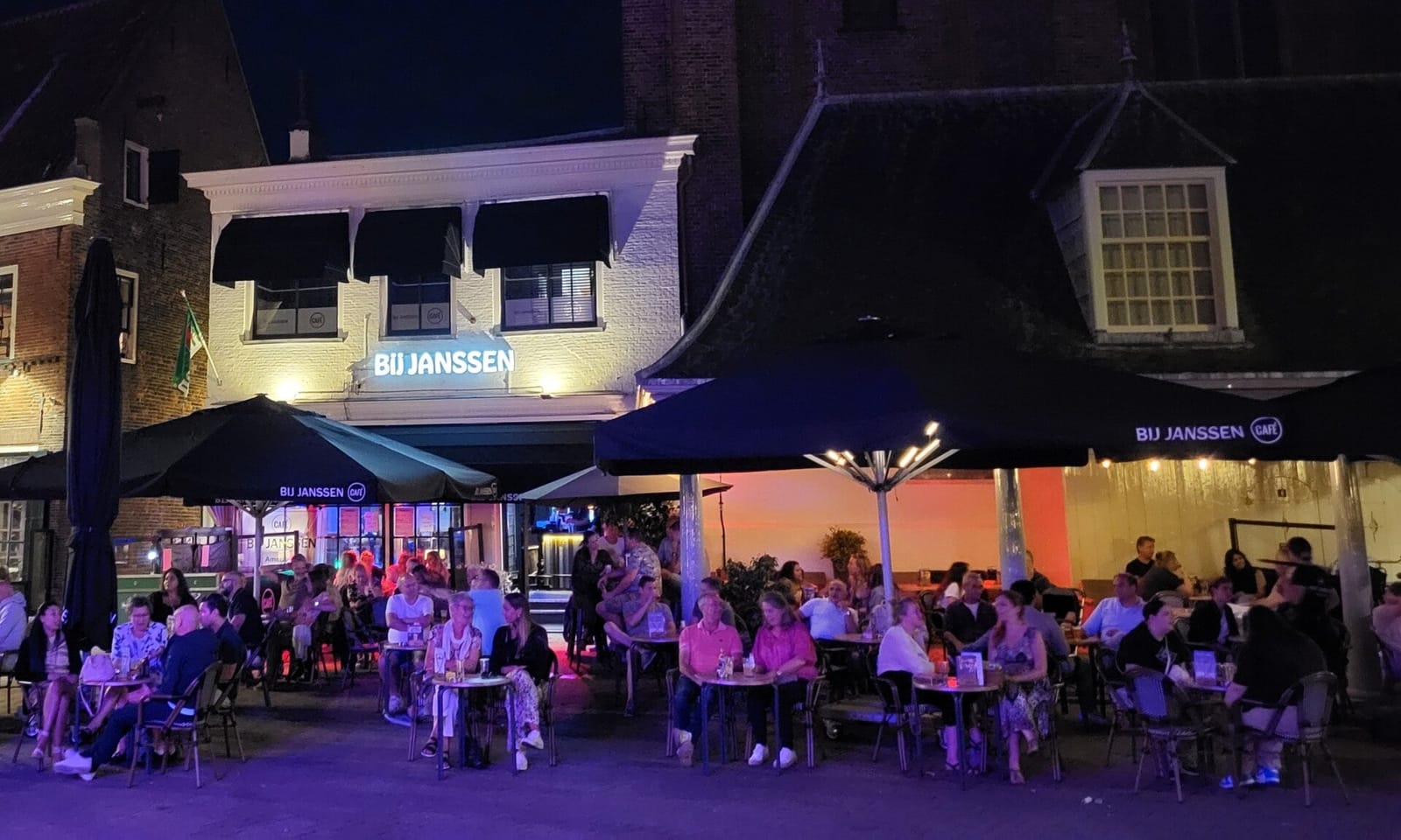 Bij Janssen Café photo 8