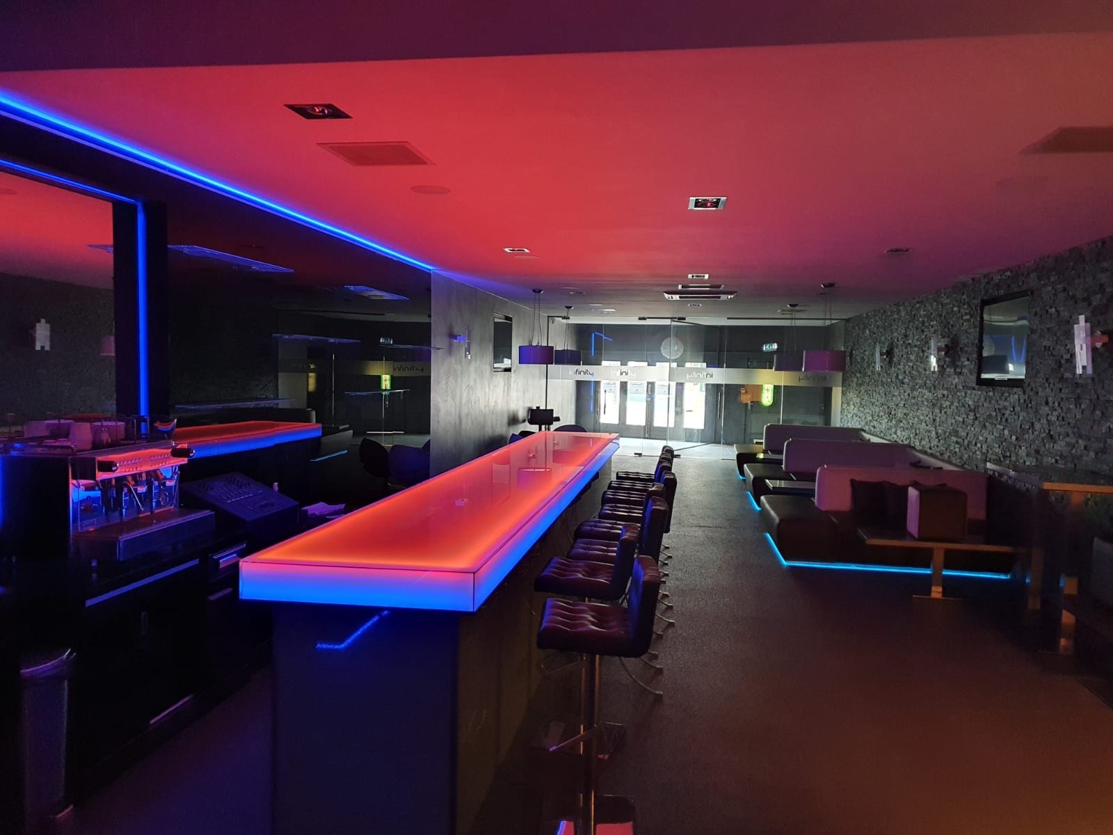 Luxx Bar & Cafe