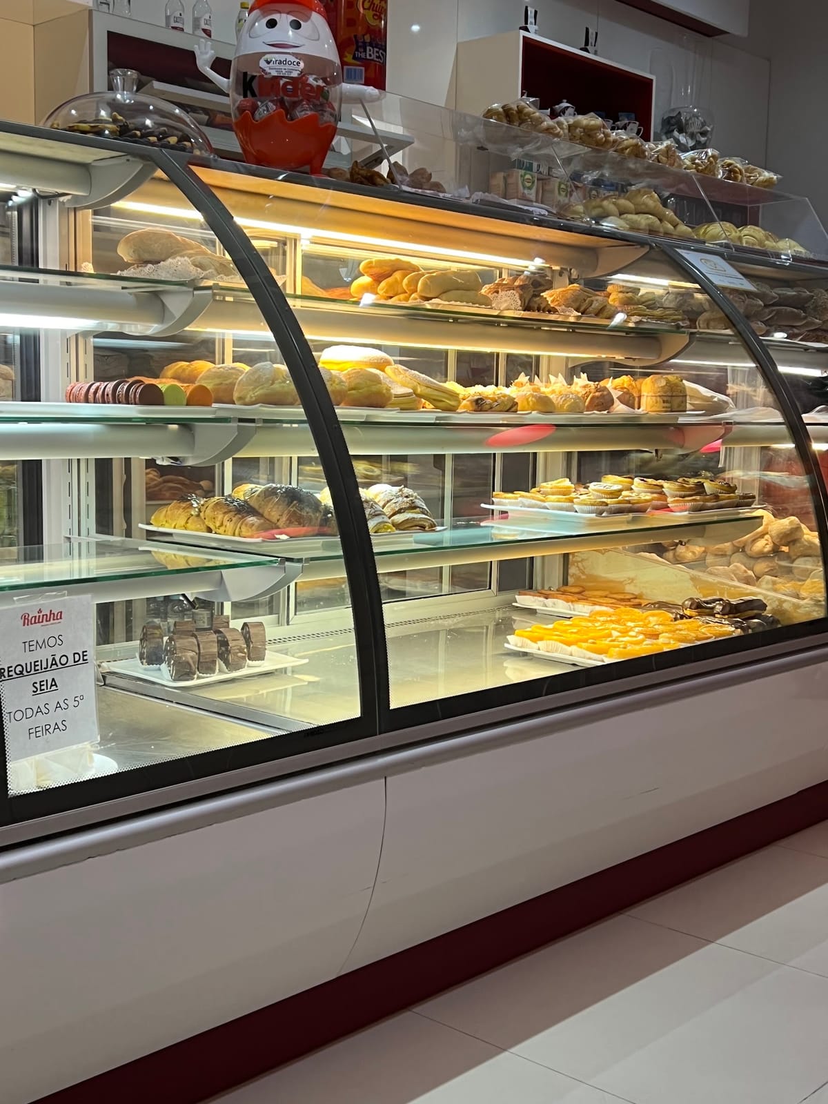 Pastelaria e cafeteria 'Rainha'