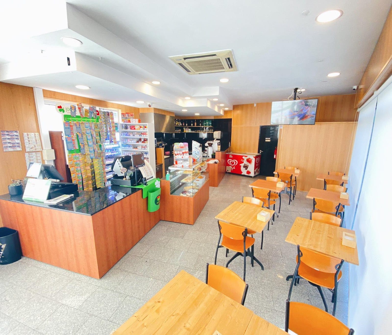 Aroma's Coffee Shop