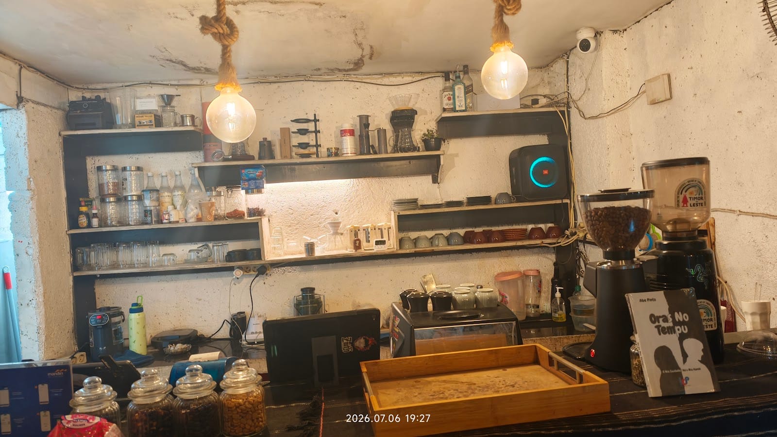 Aileucoffeeshop dili