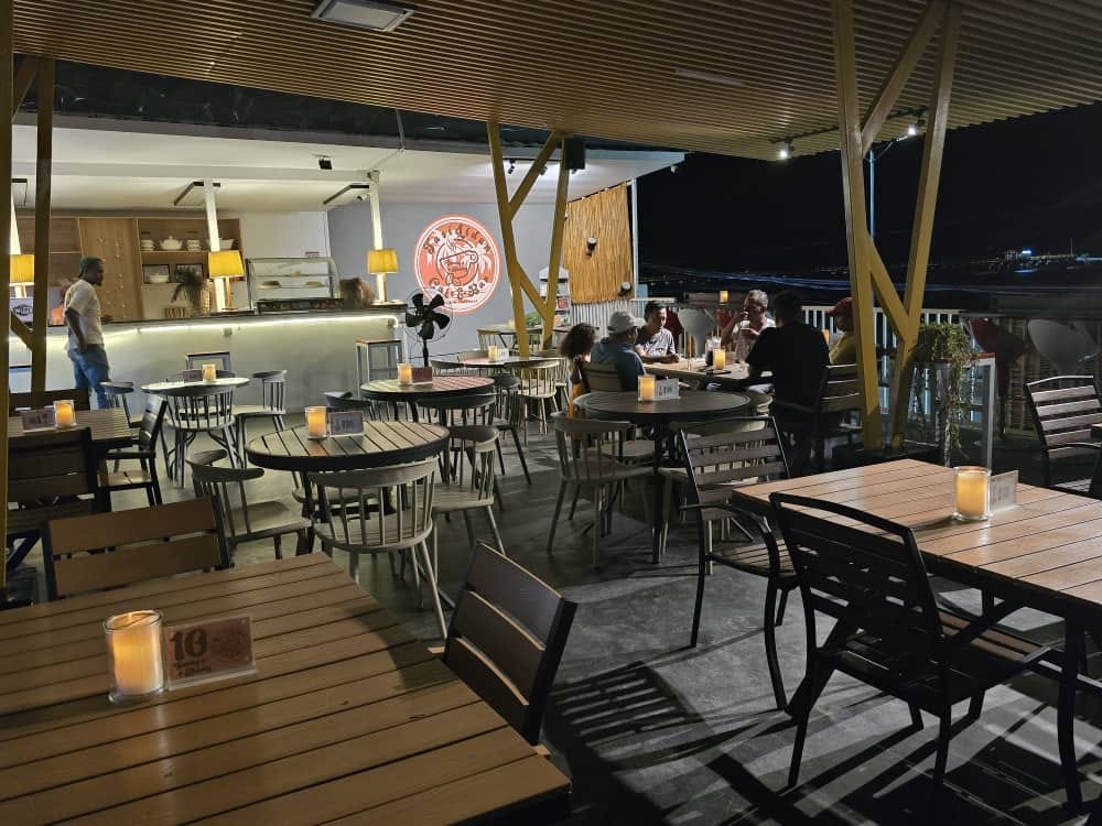 Tasi Lidun Cafe & Bar (TL Cafe & Bar)