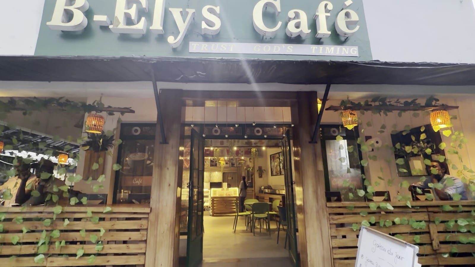 B-Elys Café