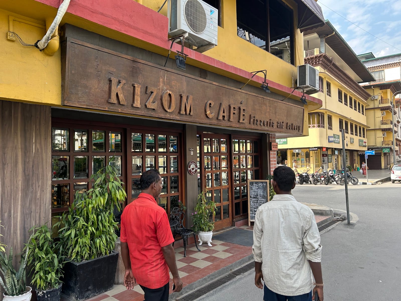 Kizom Cafe Pizzeria & Bakery