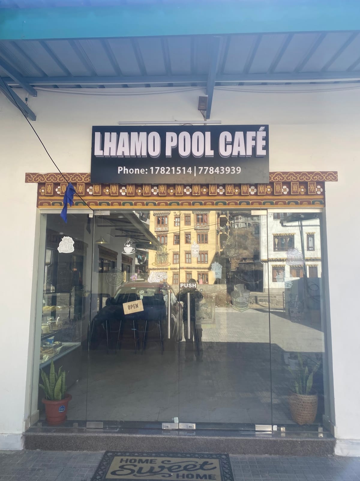 Lhamo Pool Cafe