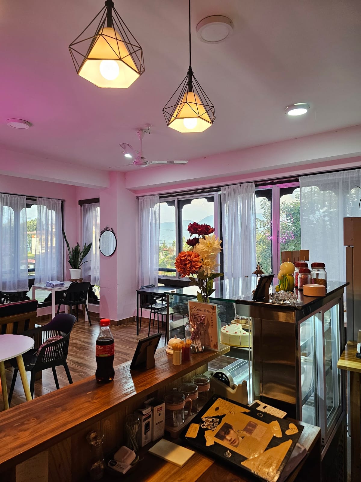 Cafe Delish, Damphu