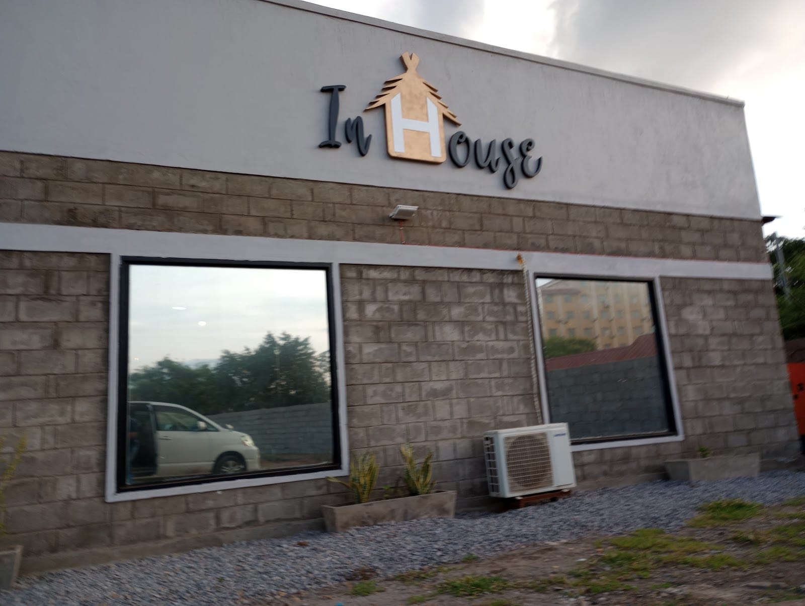 inHouse coffee shop