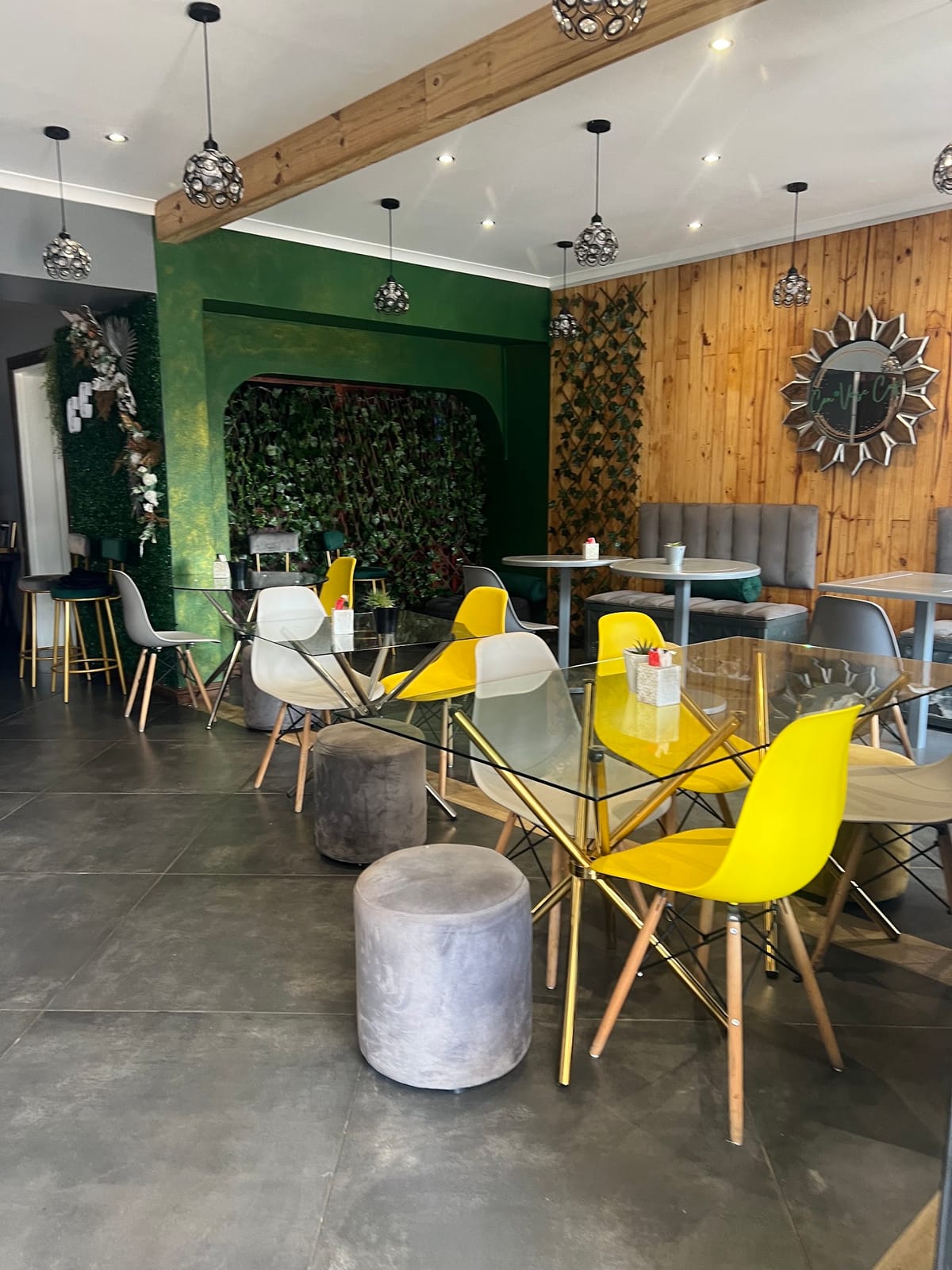Con·Verse Café