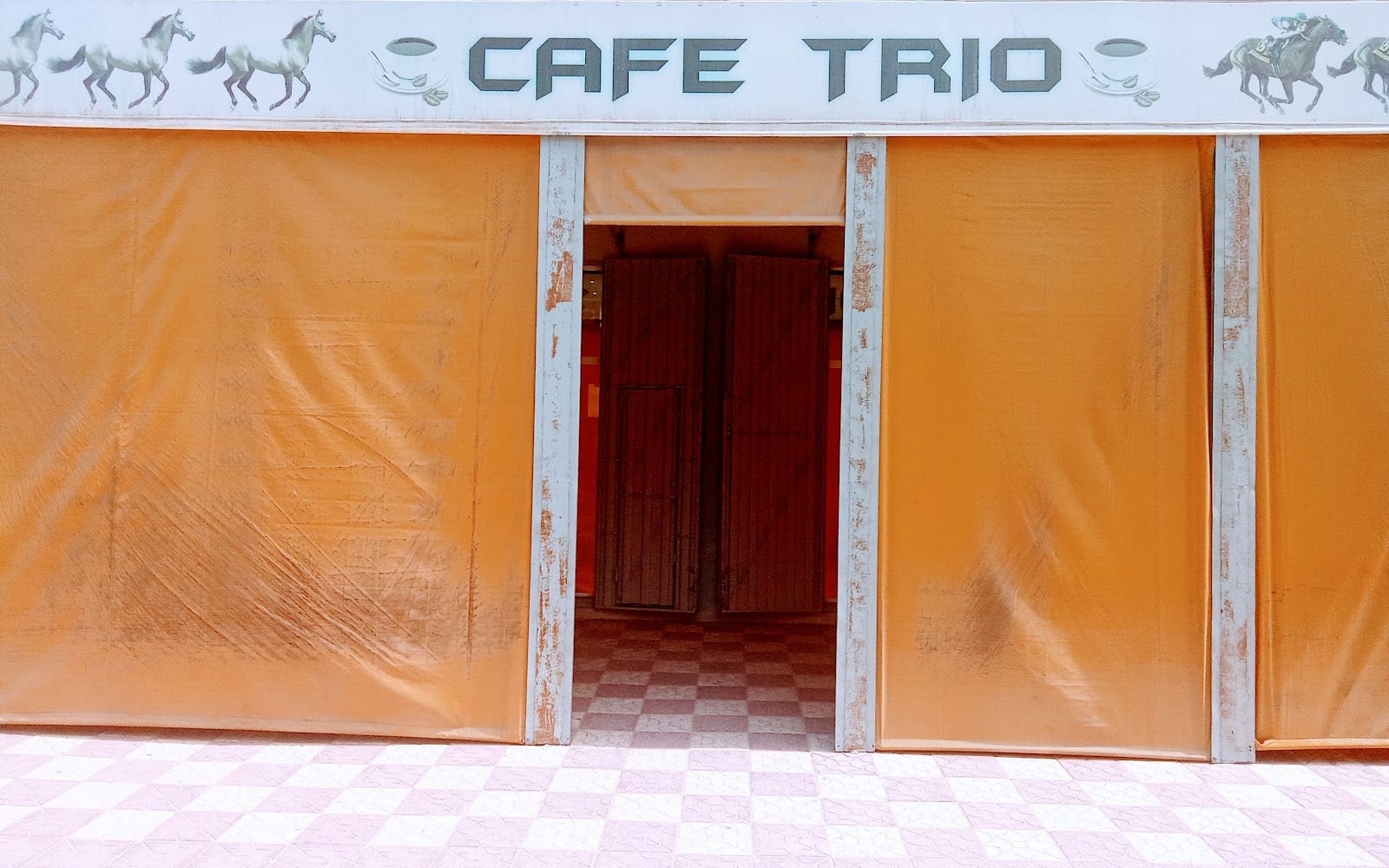 Sorec Café trio