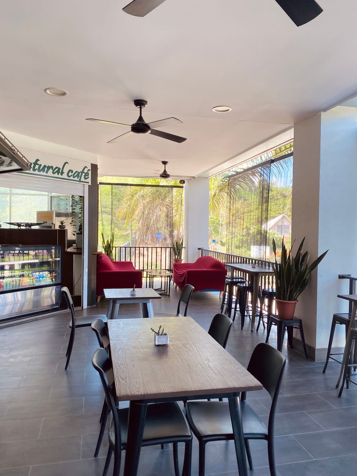 B Natural Cafe
