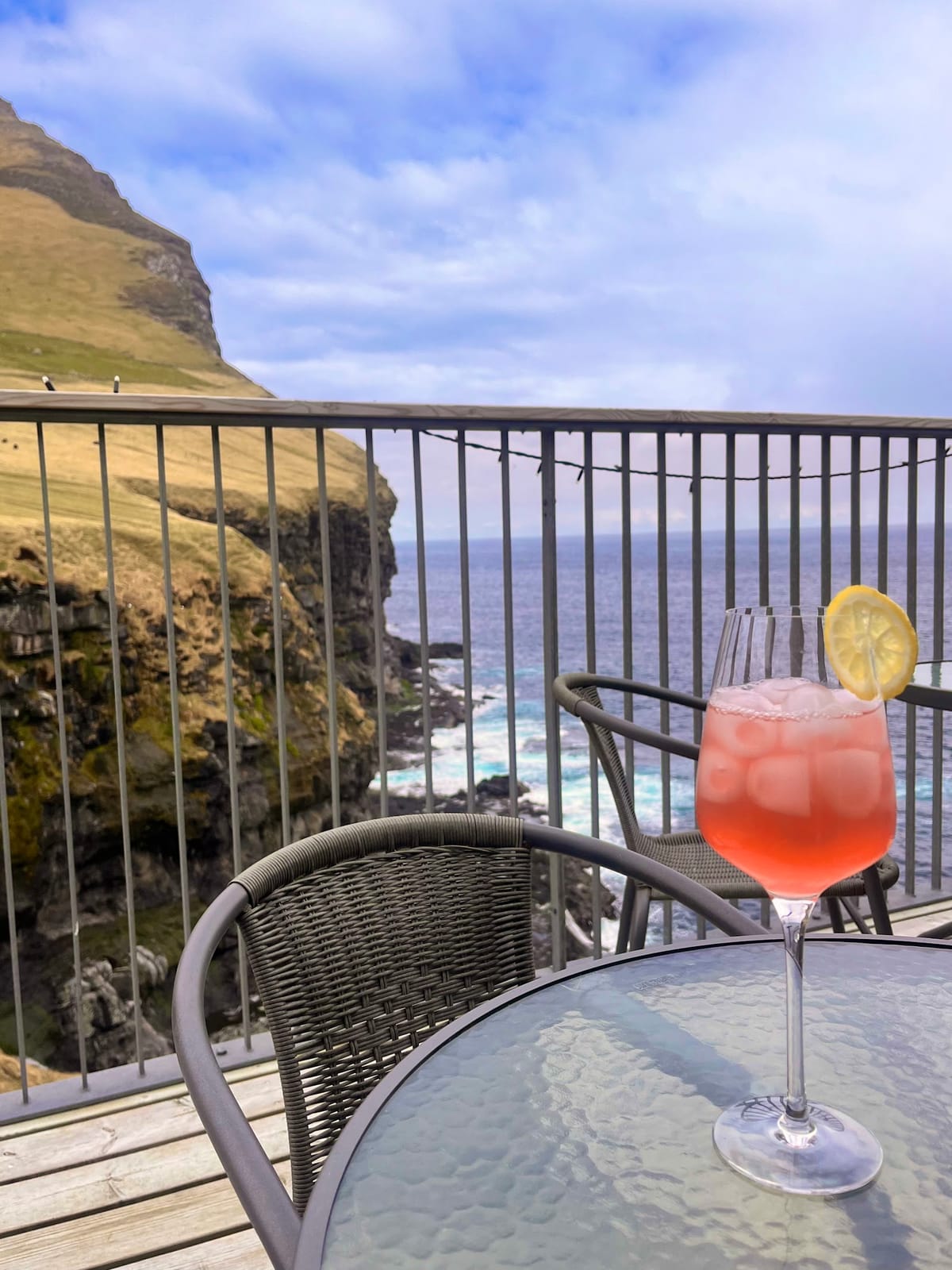Café Eðge / Cafe Edge