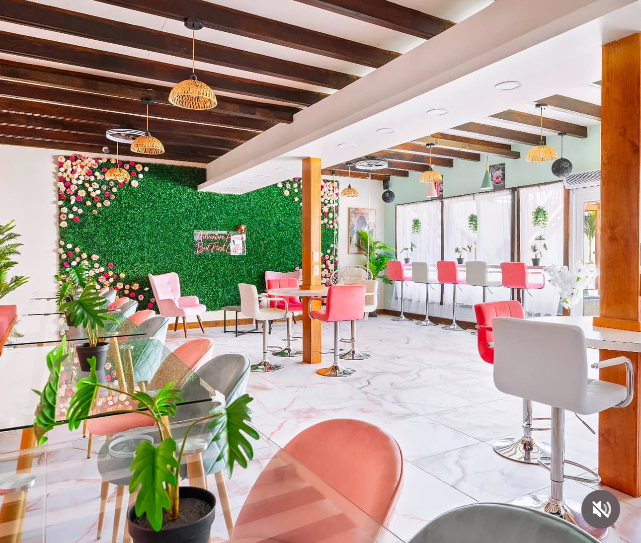 Cafe Lola