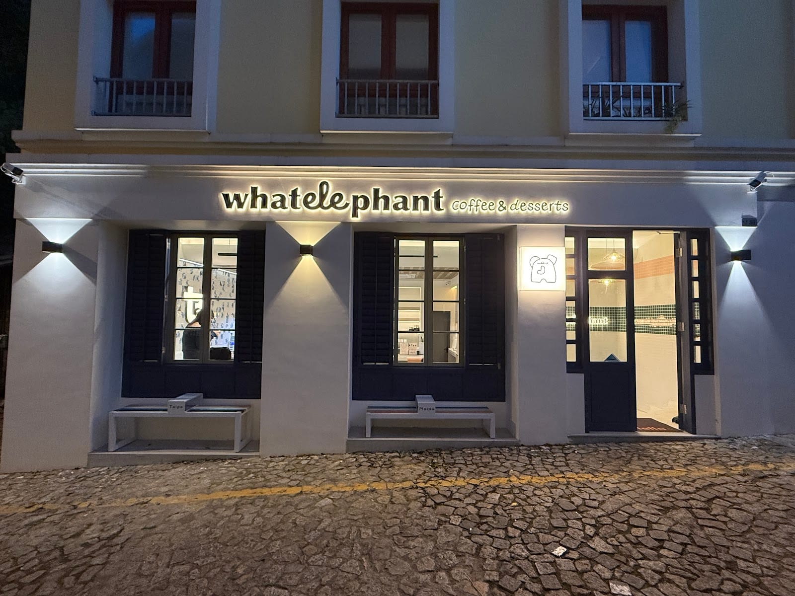 whatelephant coffee and desserts