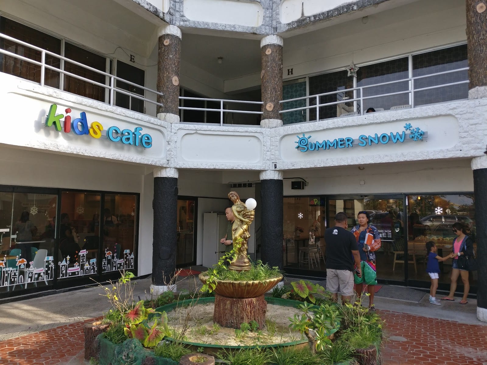 Summer Snow Bakery & Cafe