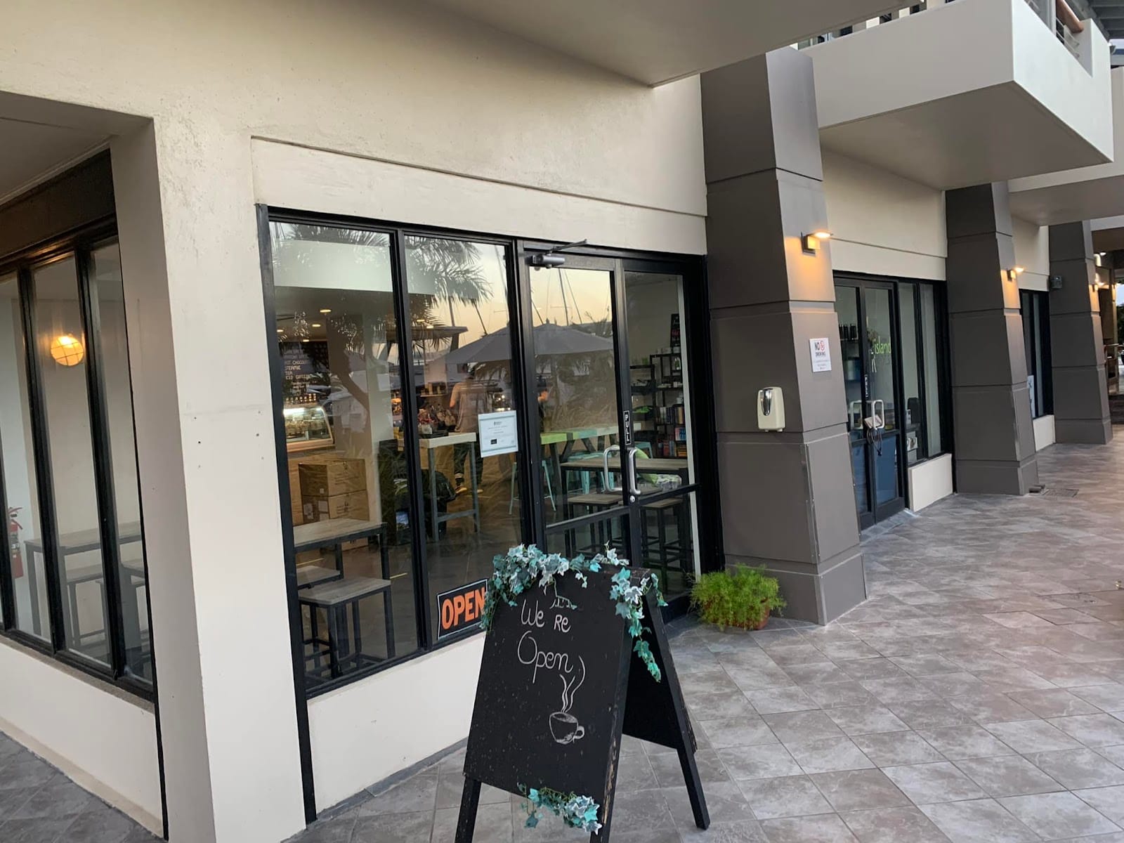 Island Roots Cafe at the Moorings