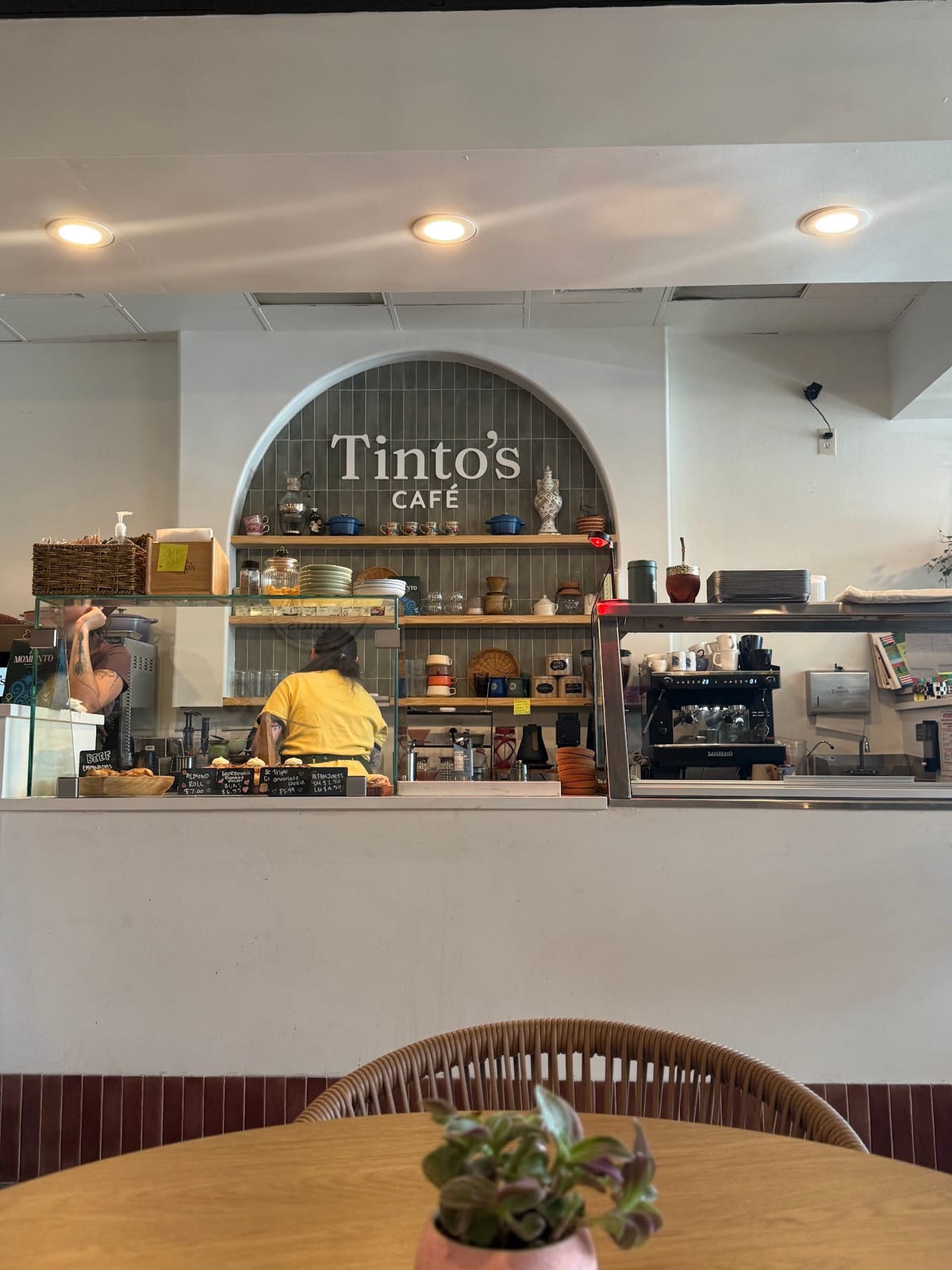 Tinto’s Café