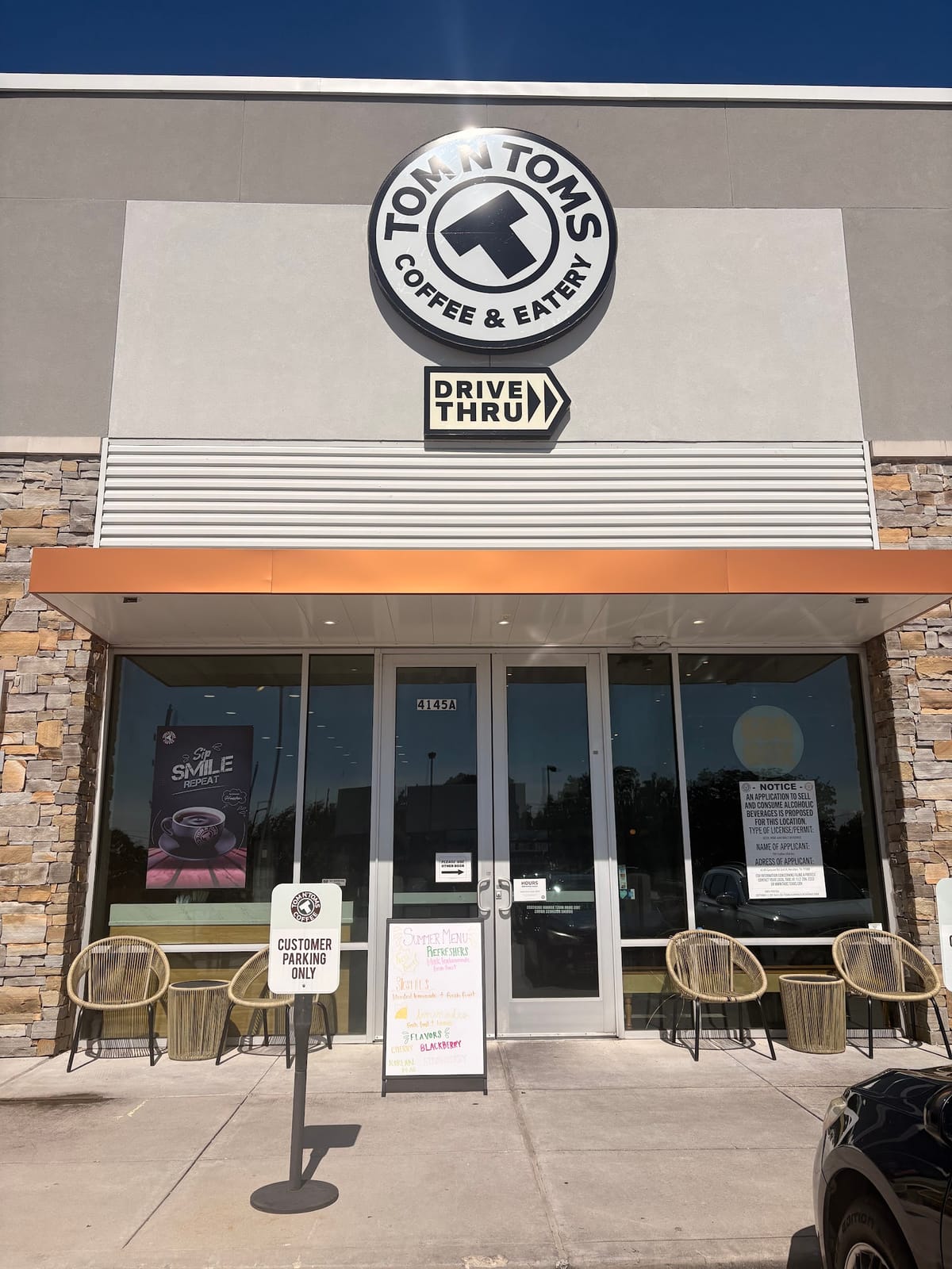Tom N Toms Coffee & Eatery