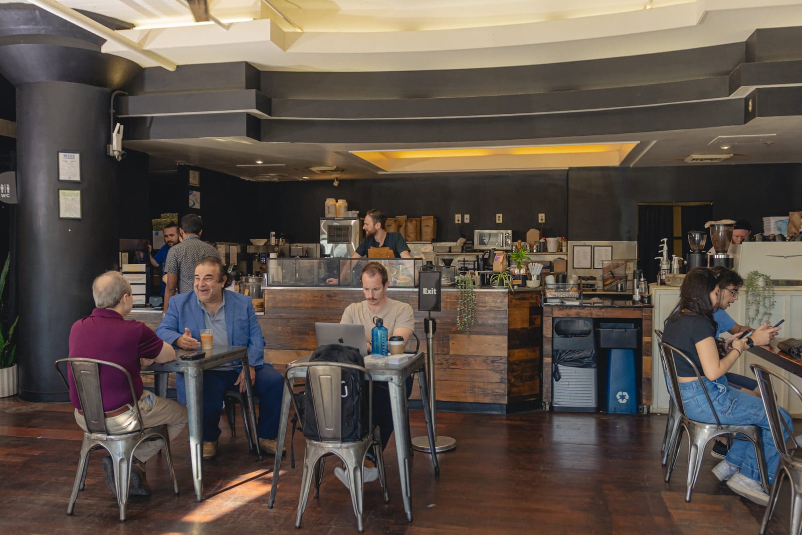 Top Hat Coffee Lounge photo 3