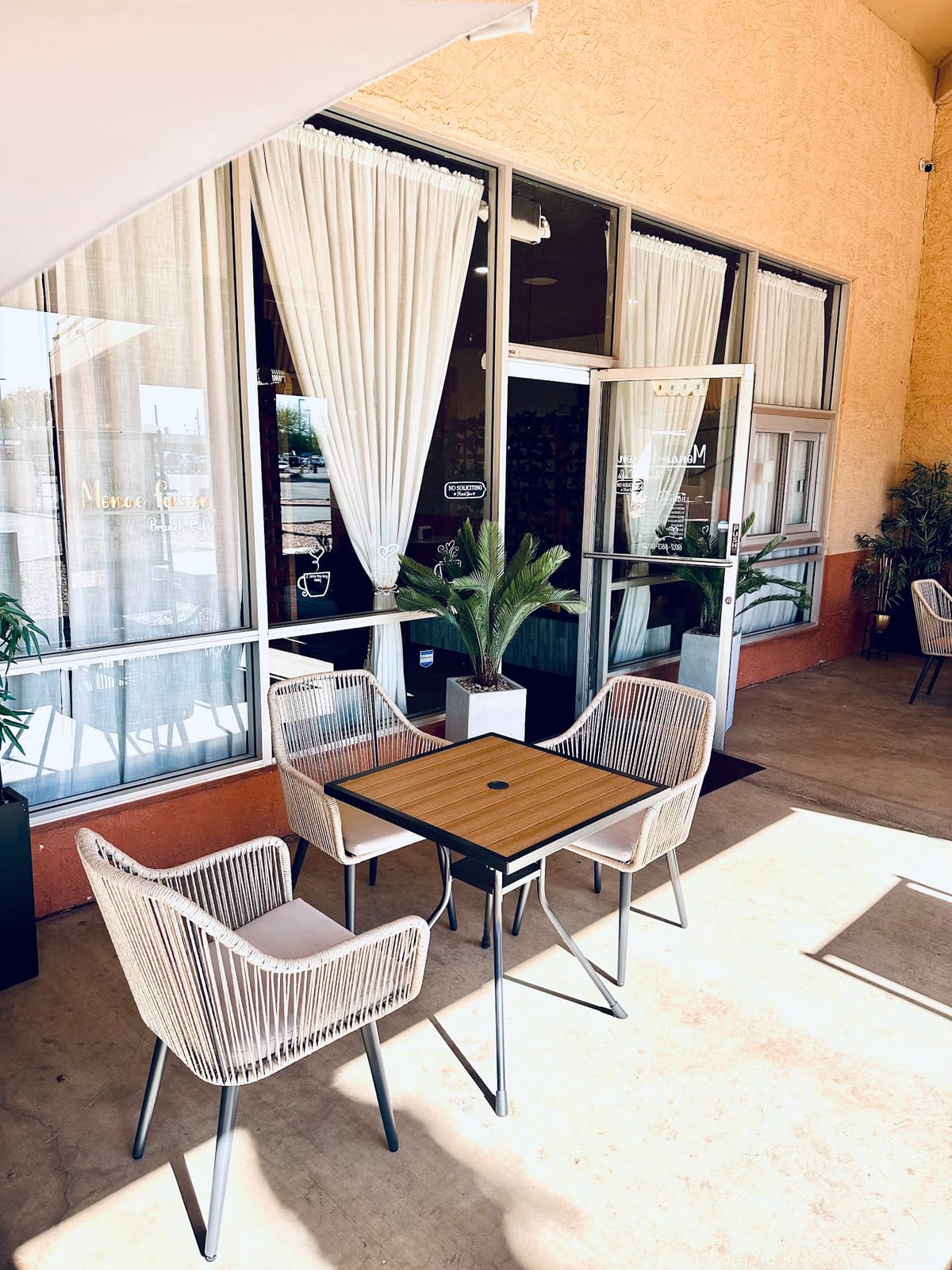 Monae Fusion Brunch Café