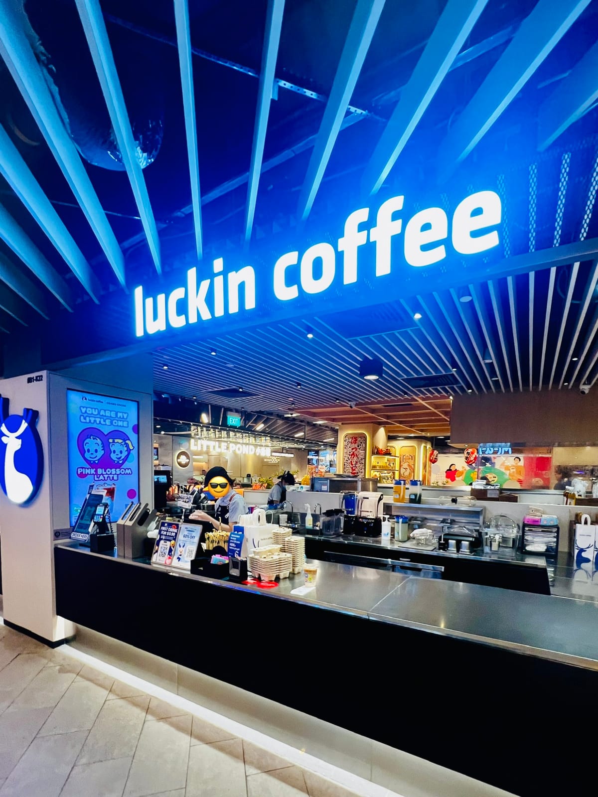 luckin coffee - West Mall