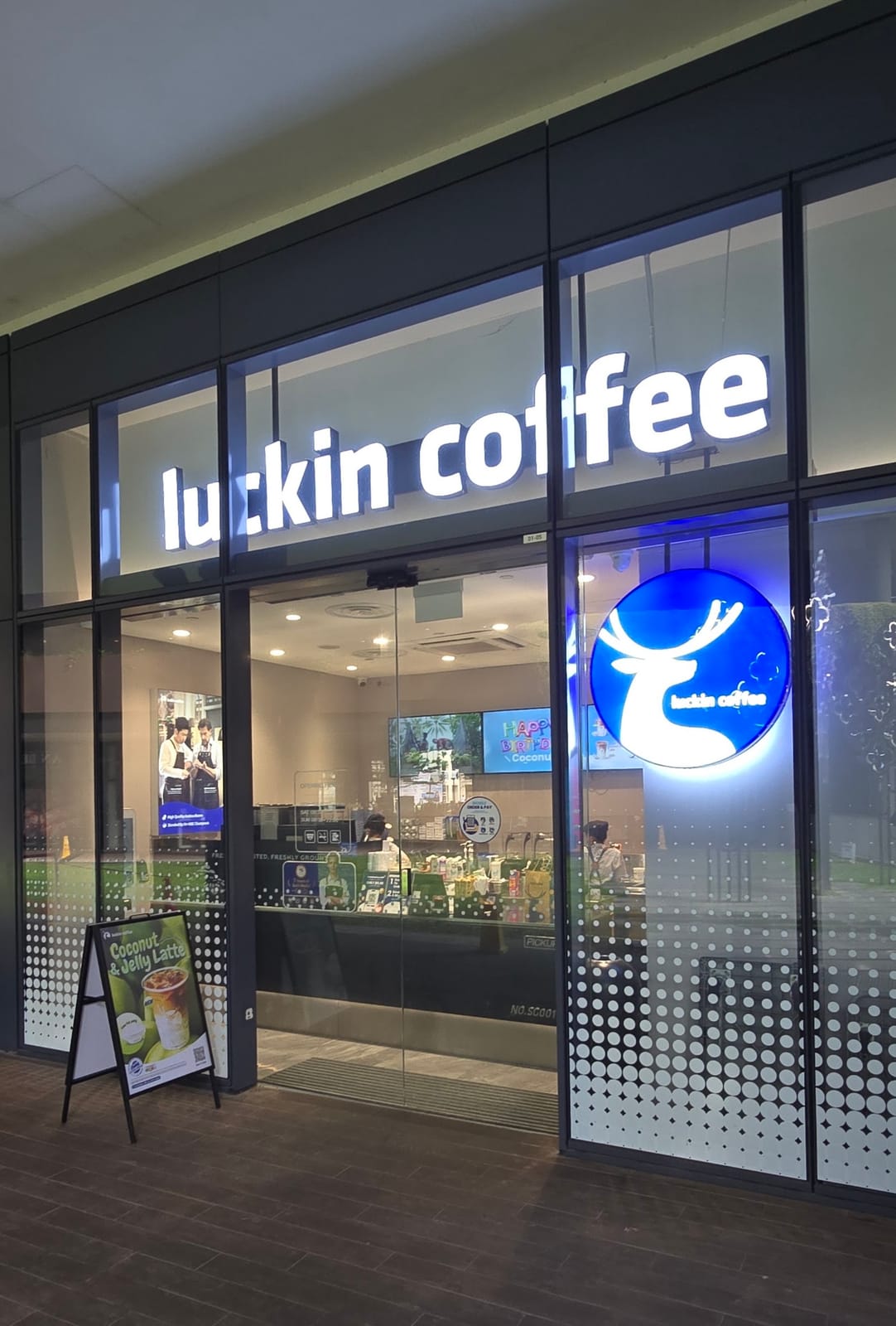 luckin coffee - Woods Square