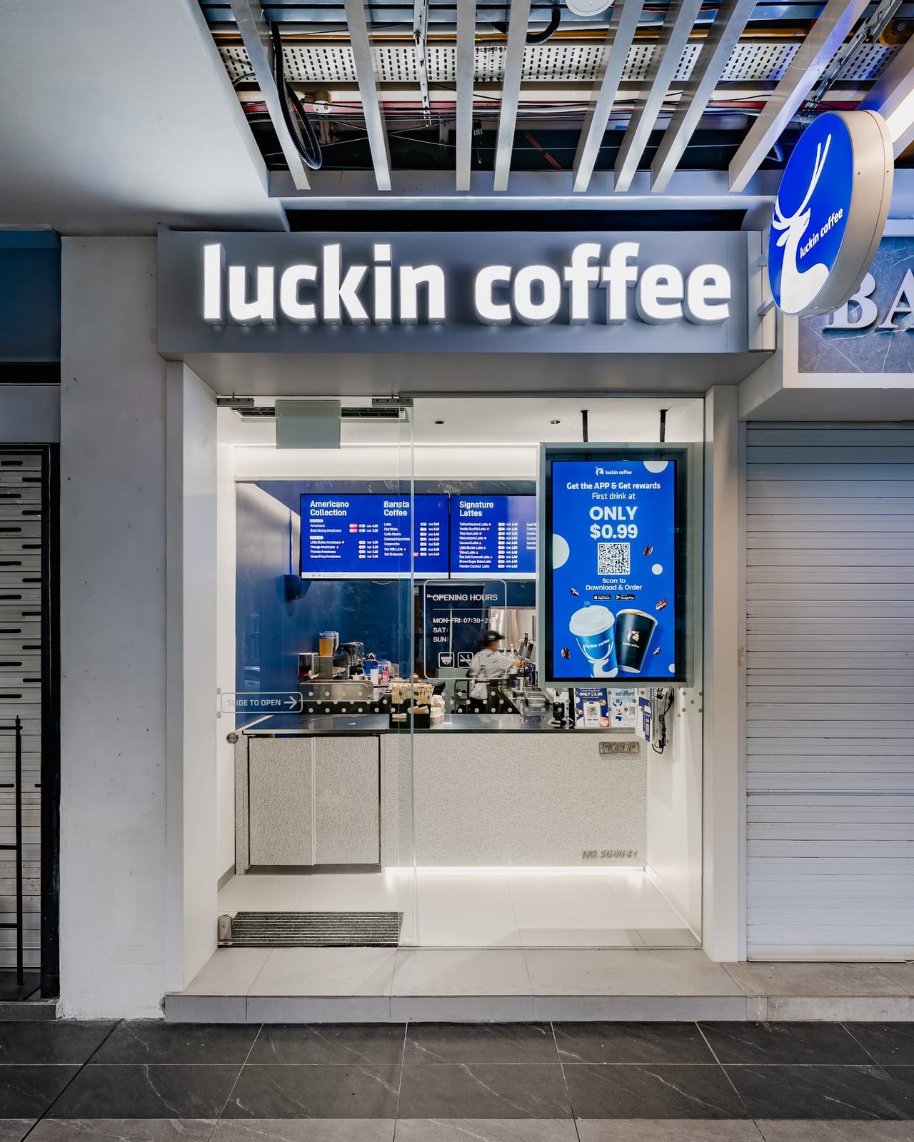 luckin coffee - 888 Plaza