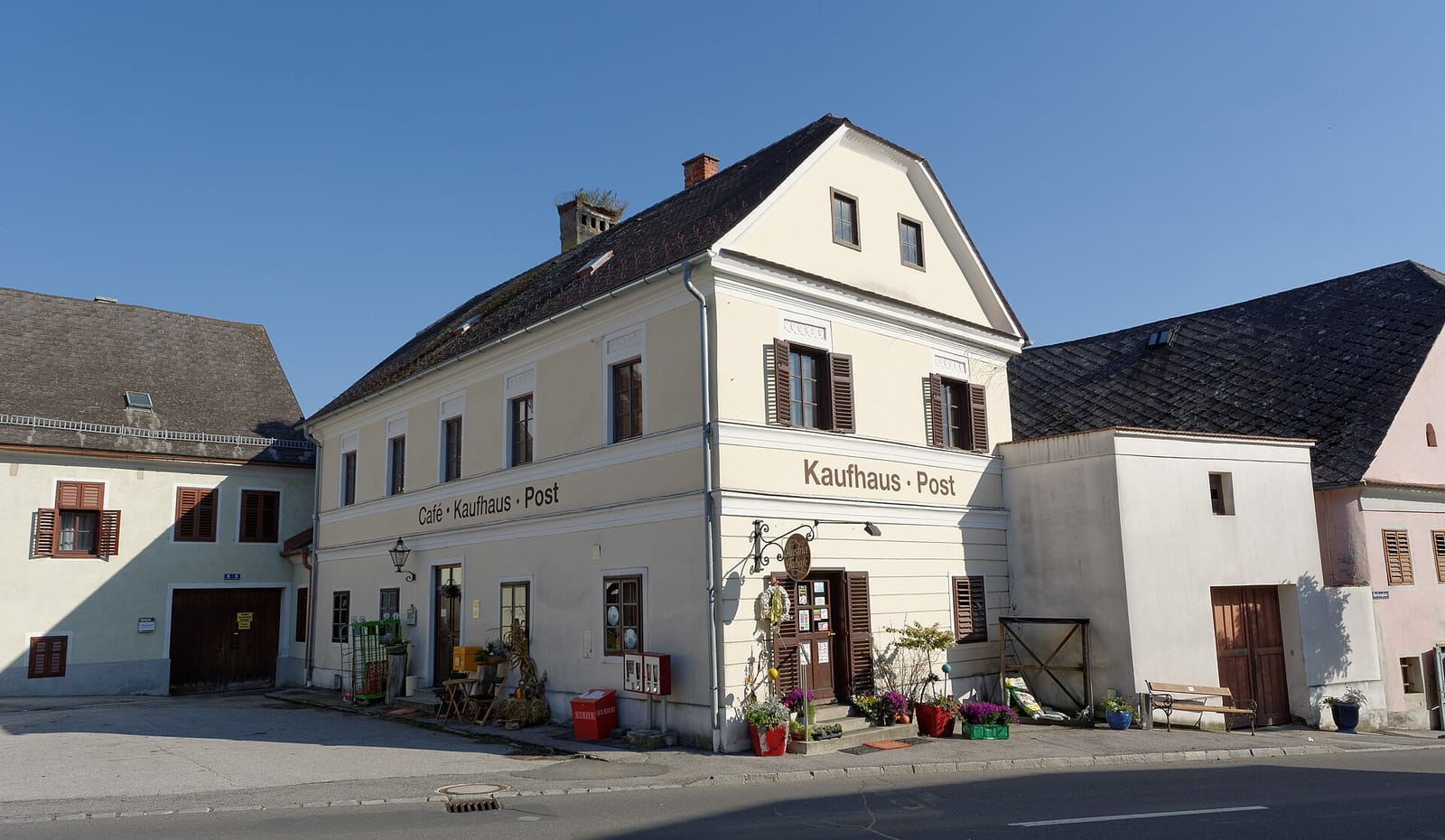 Mikes Cafe Pub photo 2