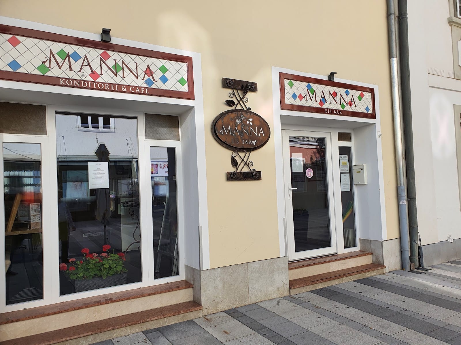 Manna Eisbar & Konditorei