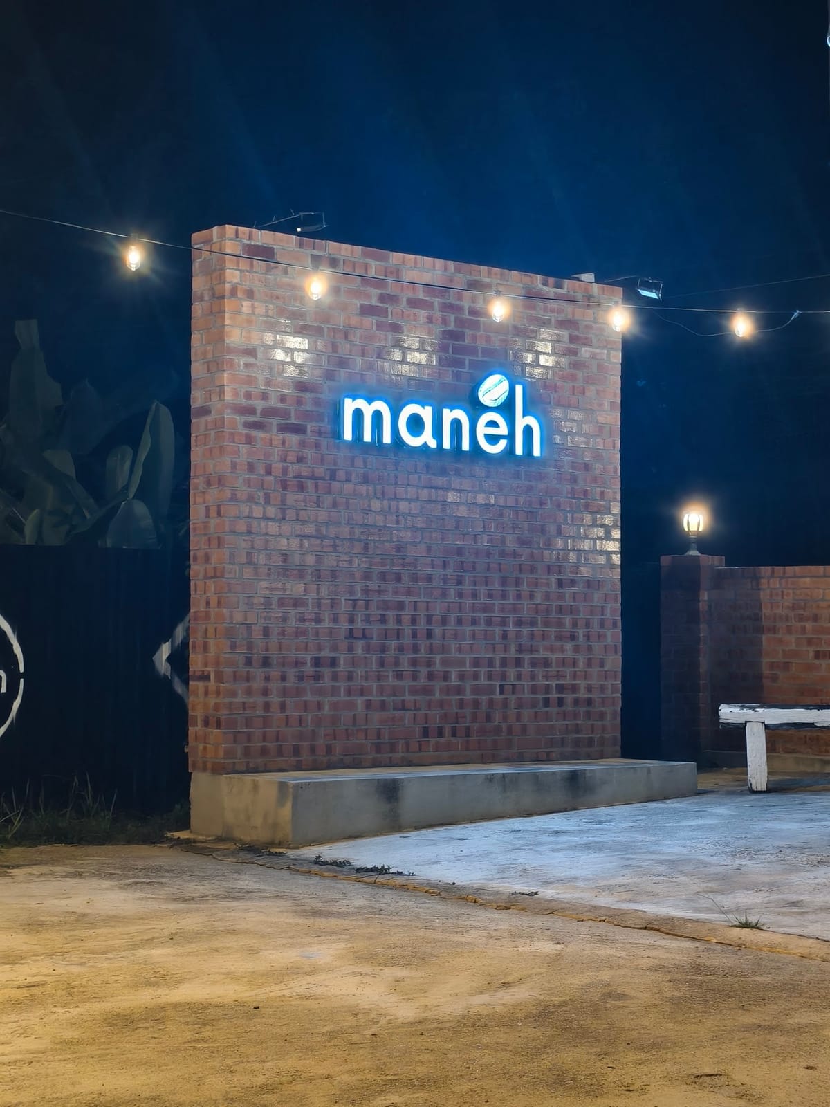 Maneh Cafe
