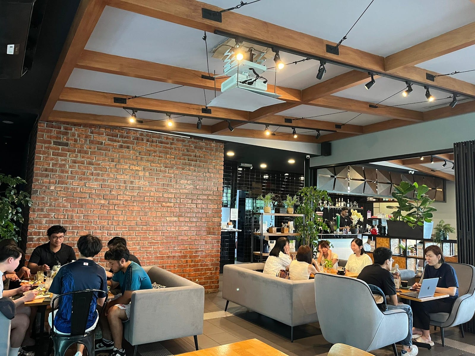Ra-Ft Café / Bistro Sierramas
