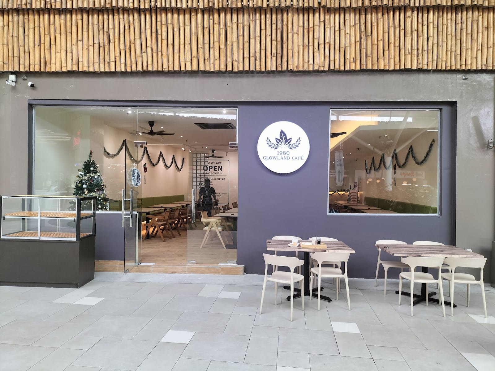 1980 GLOWLAND CAFE - MALL OF MEDINI