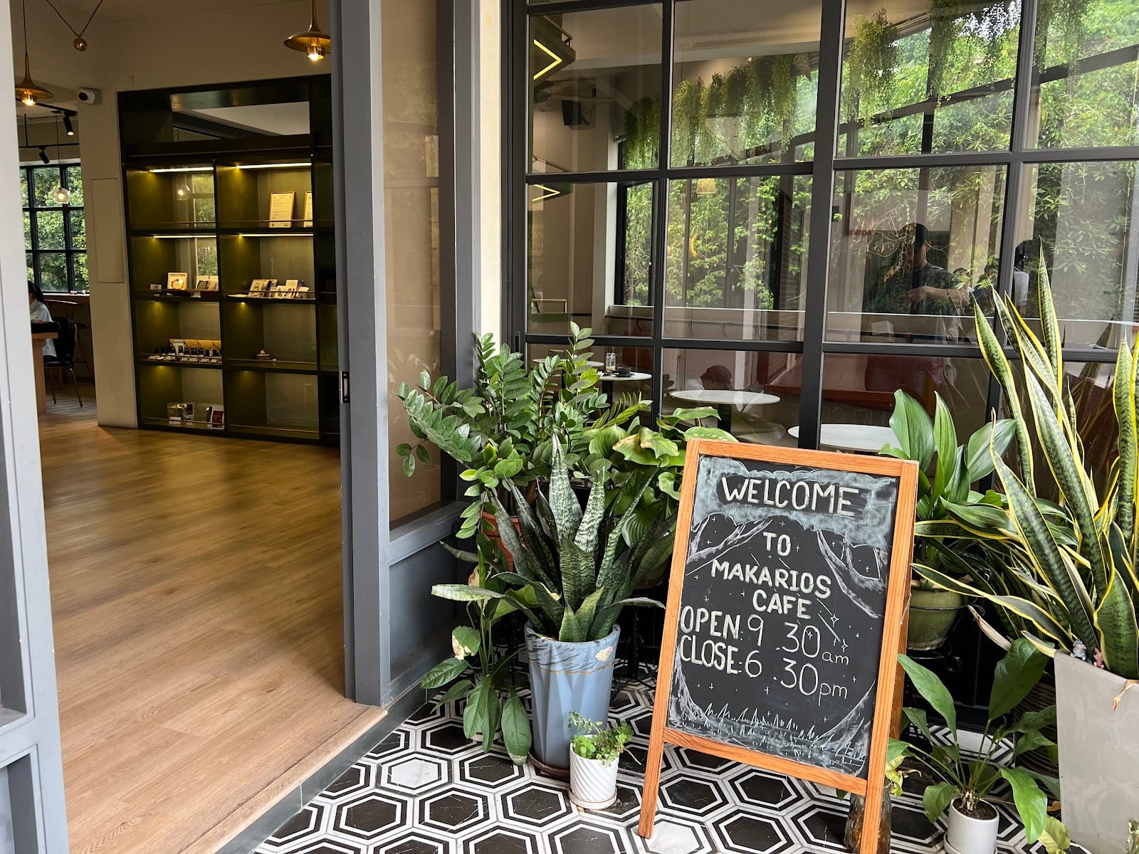 Makarios Café