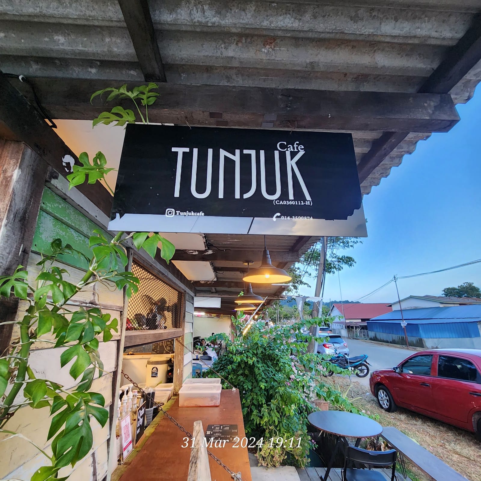 Tunjuk Cafe