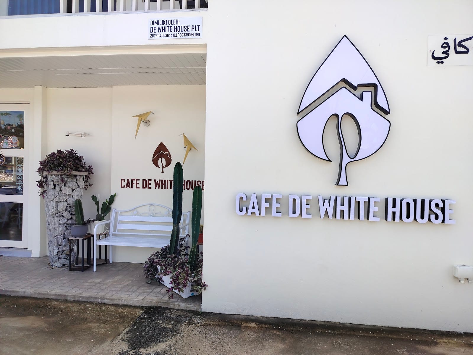 Cafe De White House