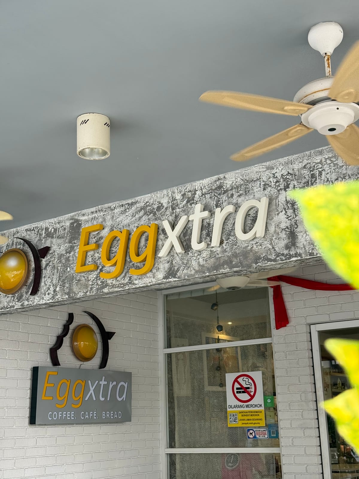 Eggxtra Cafe