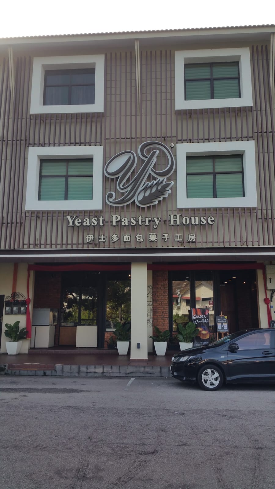 Root Patisserie Cafe