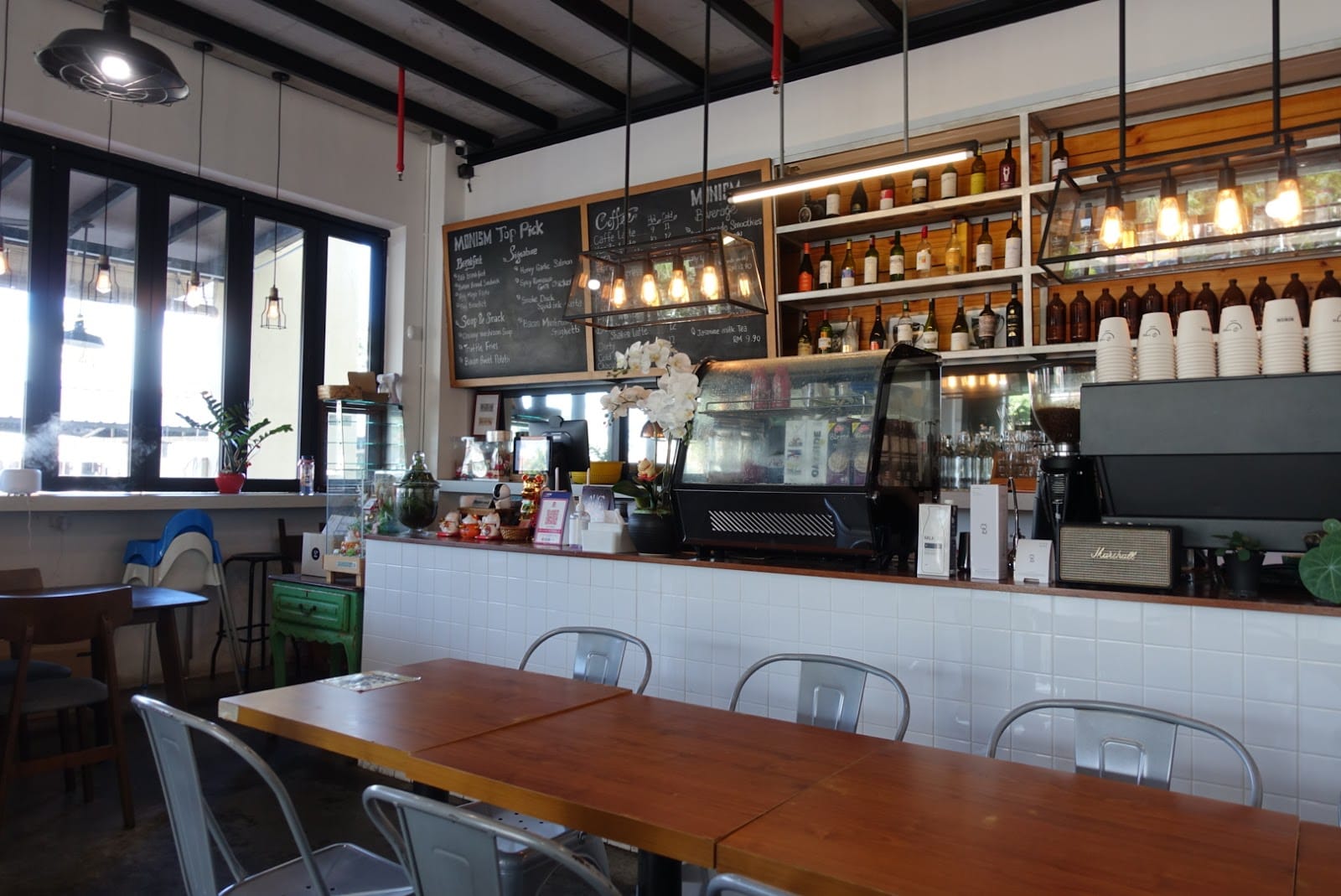 Monism Cafe