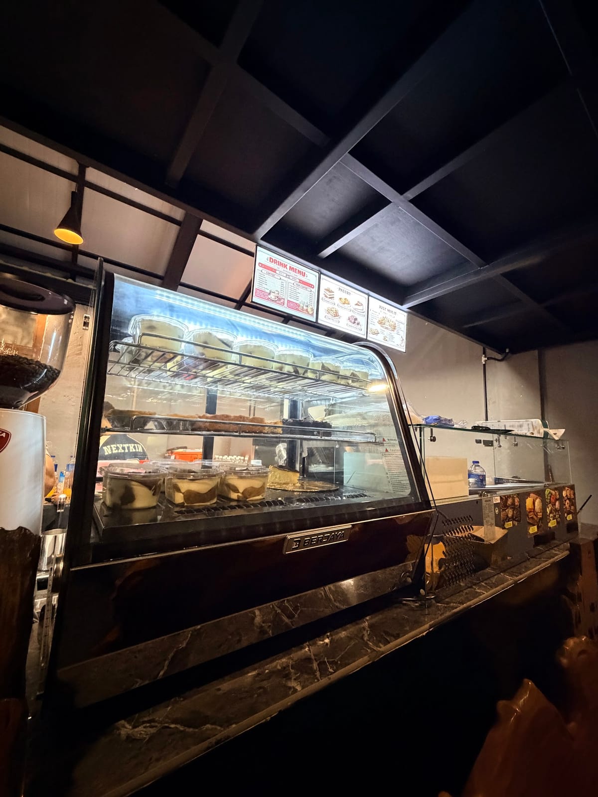 Woody Smokey Cafe